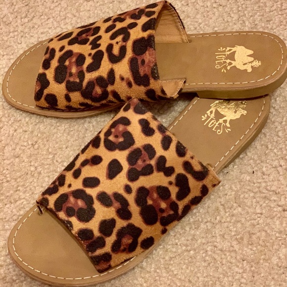 Camel Threads Shoes - Sahara faux suede Leopard Slides